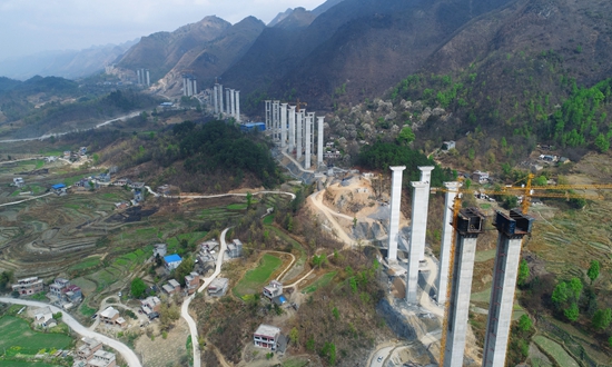 贵州在建最长桥梁亮相紫望高速