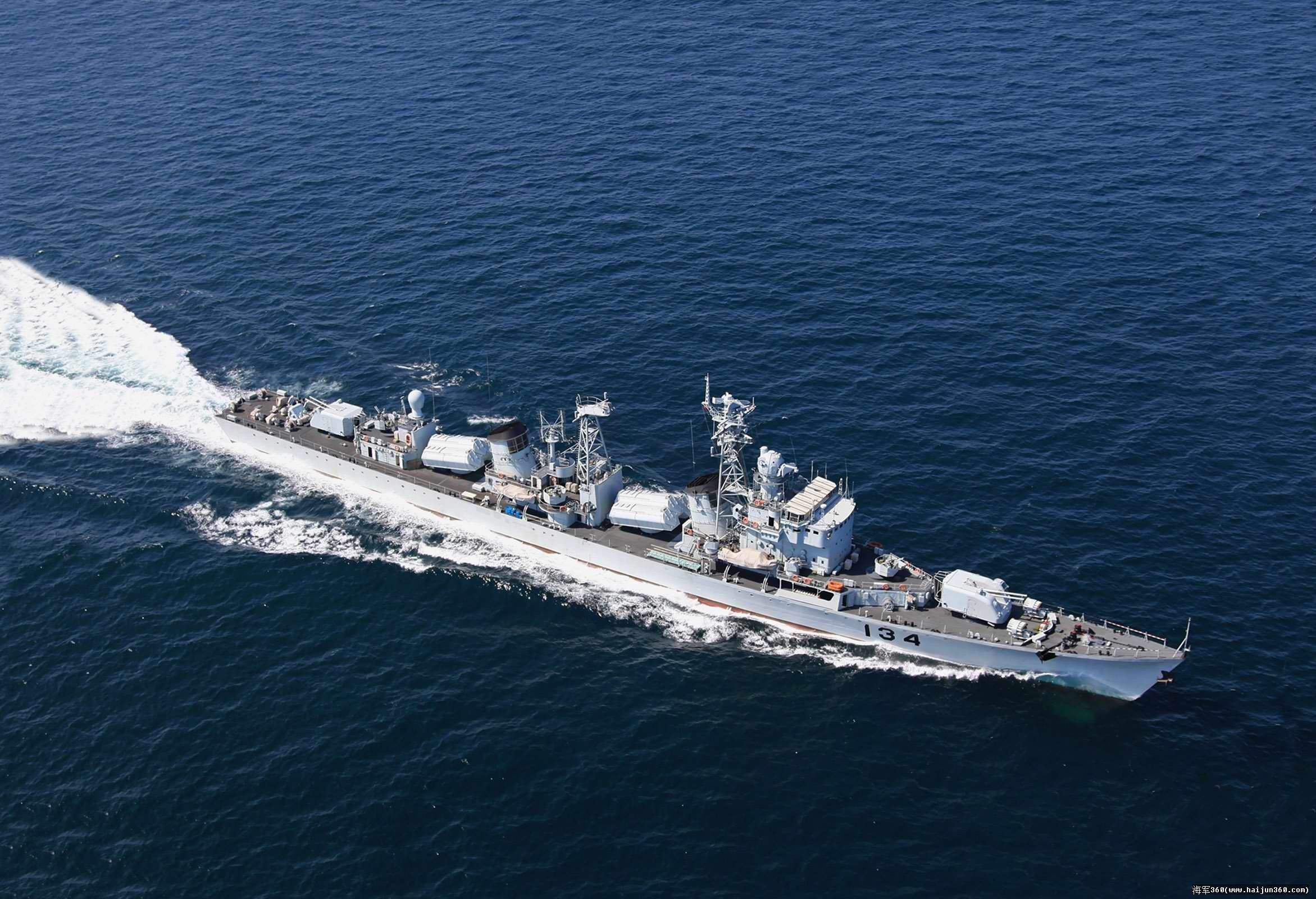 海军"遵义号"驱逐舰退役 将落户余庆对外开放