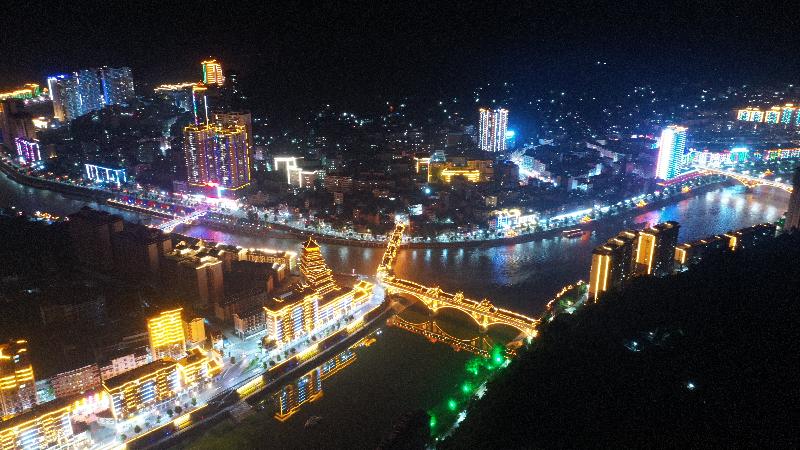 这是5月30日拍摄的贵州省黔东南苗族侗族自治州锦屏县夜景(无人机